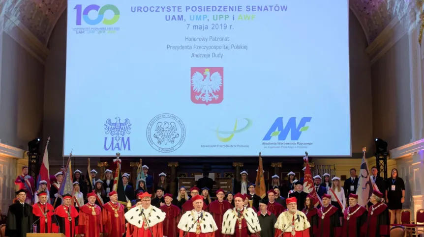 Prof. AWF dr hab. Dariusz Wieliński, rektor Akademii Wychowania Fizycznego w Poznaniu (L), prof. dr hab. Jan Pikul, rektor Uniwersytetu Przyrodniczego w Poznaniu (2L), prof. dr hab. Andrzej Tykarski, rektor Uniwersytetu Medycznego w Poznaniu (2P) i prof. UAM dr hab. Andrzej Lesicki, rektor Uniwersytetu im. Adama Mickiewicza w Poznaniu (P) podczas uroczystości. Fot. PAP/ Jakub Kaczmarczyk 07.05.2019