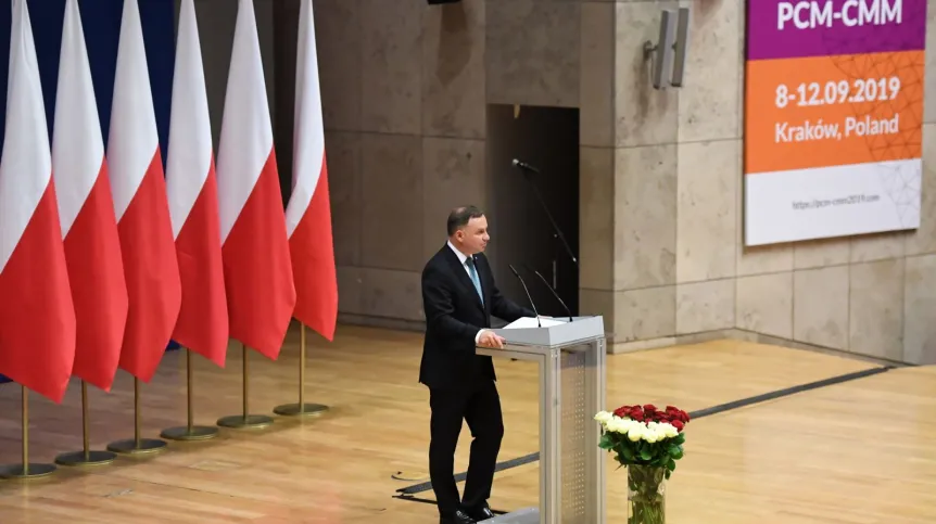 Prezydent RP Andrzej Duda podczas sesji inauguracyjnej IV Polskiego Kongresu Mechaniki w Auditorium Maximum Uniwersytetu Jagiellońskiego. Fot. PAP/Jacek Bednarczyk 09.09.2019