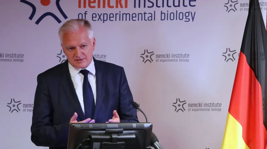 Wicepremier, minister nauki i szkolnictwa wyższego Jarosław Gowin podczas uroczystości otwarcia dwóch Centrów Doskonałości Naukowej DIOSCURI w Instytucie Nenckiego: "Center for Chromatin Biology and Epigenesitcs" oraz "Center for Metabolic Diseases", 17 bm. w Warszawie. PAP/Tomasz Gzell 17.09.2019