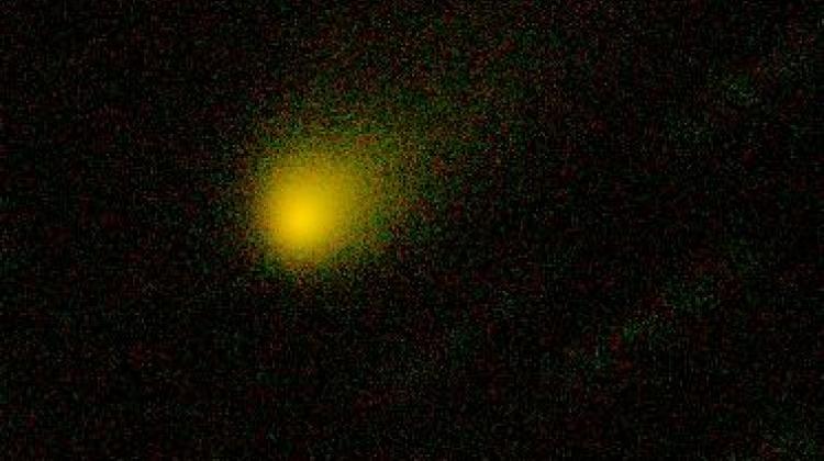 Pochodząca z innego układu planetarnego kometa 2I/Borisov (zaznaczona na żółto) opisana przez Polaków przechodzi właśnie przez Układ Słoneczny. Polsko-holenderskiemu zespołowi udało się ją opisać. Źródło: Piotr Guzik et al. 