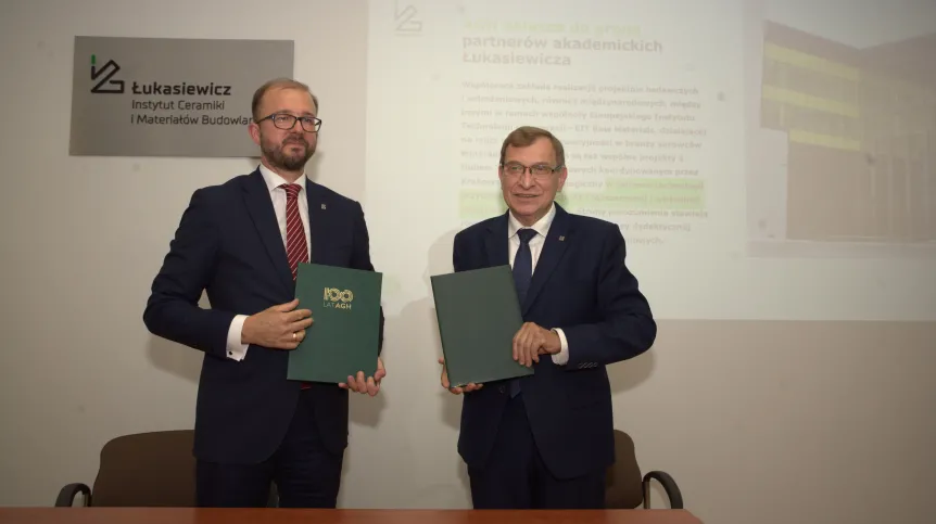 Na zdjęciu od lewej: Piotr Dardziński, prezes Sieci Badawczej Łukasiewicz oraz rektor elekt prof. Jerzy Lis. Fot. materiały prasowe