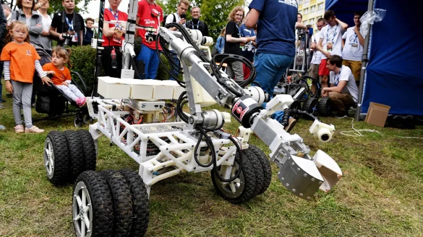 Kielce, 13.09.2019. V edycja Europejskich Zawodów Łazików Marsjańskich ERC na terenie Politechniki Świętokrzyskiej w Kielcach. (pp/awol) PAP/Piotr Polak