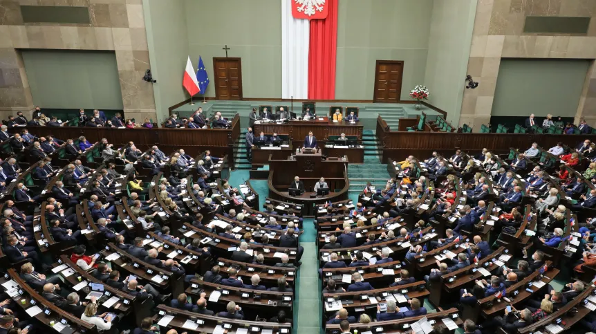 Warszawa, 14.10.2021. Posłowie na sali obrad w Sejmie. Fot. PAP/Paweł Supernak