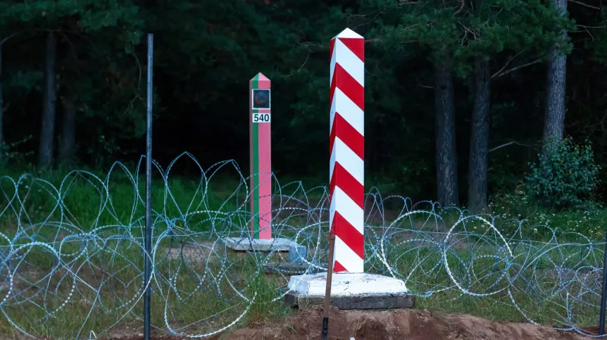 Kopczany, 23.08.2021. Pas drogi granicznej na polsko-białoruskiej granicy w Kopczanach (gm. Lipsk), (ar/awol) PAP/Artur Reszko