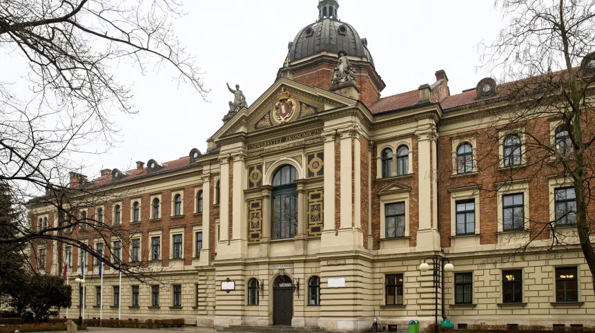 Kraków, 19.04.2021. Budynek główny Uniwersytetu Ekonomicznego w Krakowie. PAP/Łukasz Gągulski