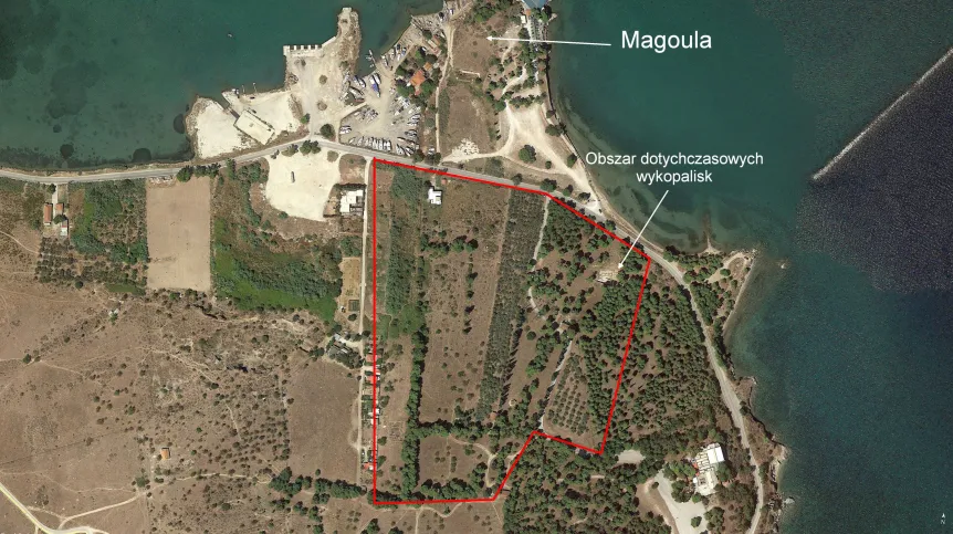 Pefkakia z lotu ptaka z zaznaczonym terenem objętym badaniami. Źródło: Google Earth