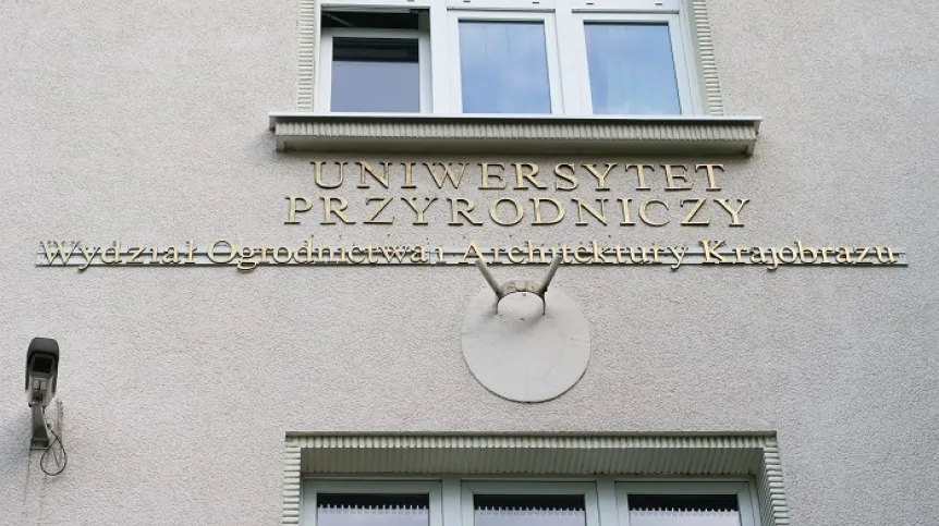 Poznań, 15.07.2015. Uniwersytet Przyrodniczy w Poznaniu, filia nr 2 Biblioteki (jk/awol) PAP/Jakub Kaczmarczyk