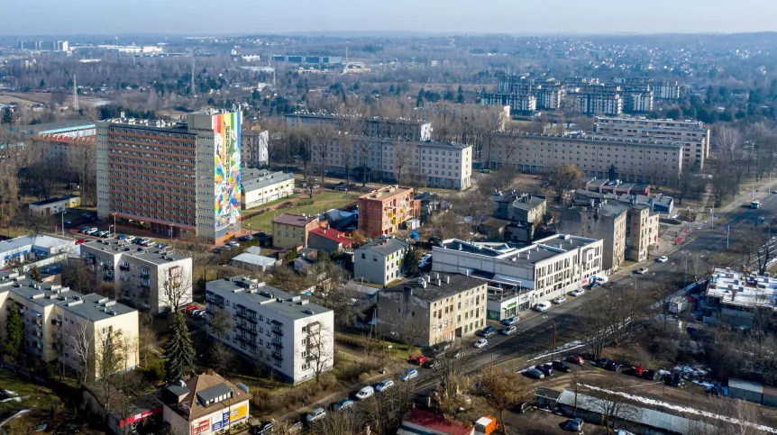 24.02.2021. Na zdjęciu z drona osiedla studenckie z akademikami Uniwersytetu Medycznego i Uniwersytetu Łódzkiego w Łodzi. PAP/Grzegorz Michałowski