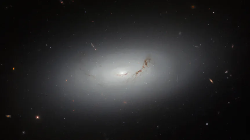 Galaktyka NGC 3156 sfotografowana przez Kosmiczny Teleskop Hubble’a. Źródło:  ESA/Hubble & NASA, R. Sharples, S. Kaviraj, W. Keel.