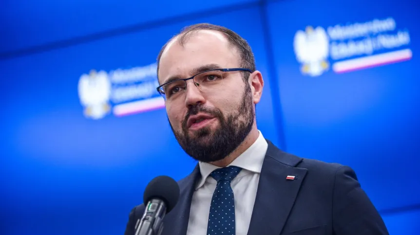 07.12.2023. Minister edukacji i nauki Krzysztof Szczucki na konferencji prasowej w siedzibie MEiN w Warszawie. PAP/Marcin Obara