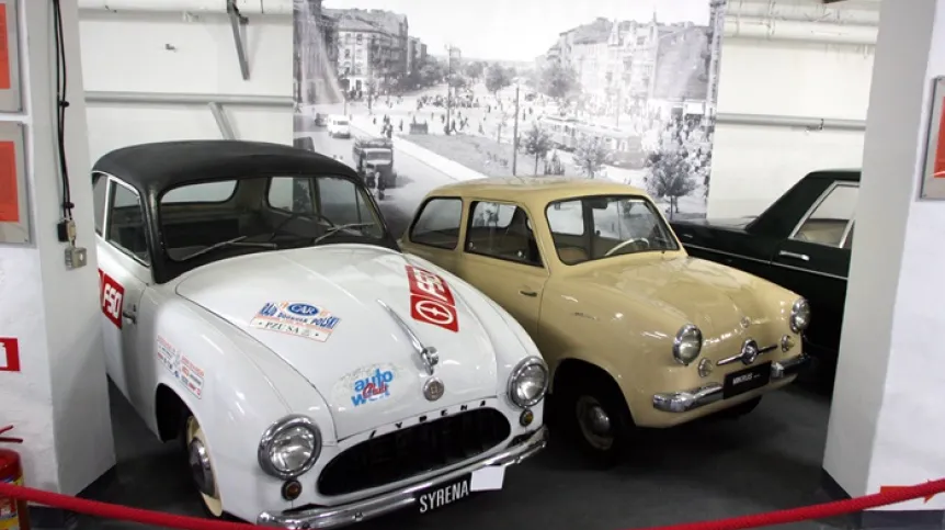 Warszawa, 21.03.2009. Syrena i Mikrus. Muzeum Motoryzacji, oddział Muzeum Techniki. (cat) PAP/Tomasz Gzell