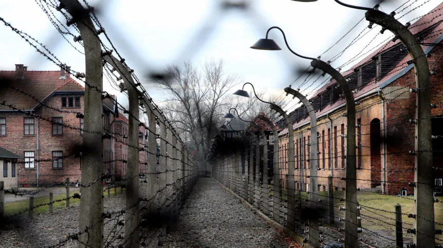 Oświęcim, 27.01.2016. Tereny dawnego hitlerowskiego obozu KL Auschwitz-Birkenau, 27 bm. w Oświęcimiu. (mgo) PAP/Andrzej Grygiel