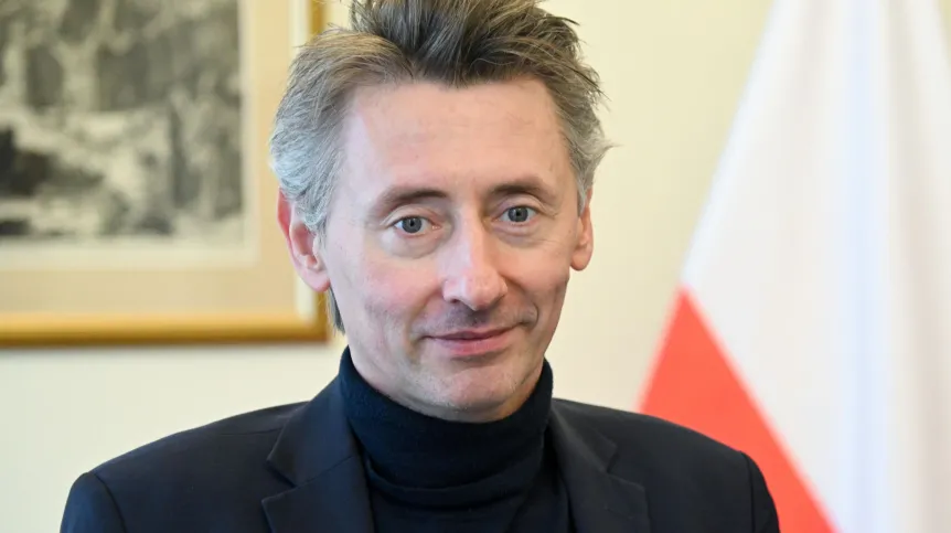 20.03.2024. Podsekretarz stanu w Ministerstwie Nauki i Szkolnictwa Wyższego Maciej Gdula podczas wywiadu dla Polskiej Agencji Prasowej. PAP/Radek Pietruszka