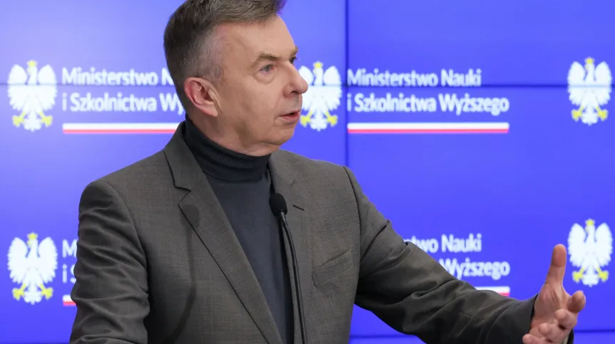 08.11.2024. Minister nauki Dariusz Wieczorek podczas konferencji prasowej nt. wyników rekrutacji na studia na rok akademicki 2024/25 w uczelniach nadzorowanych przez ministra nauki w siedzibie resortu w Warszawie. PAP/Paweł Supernak