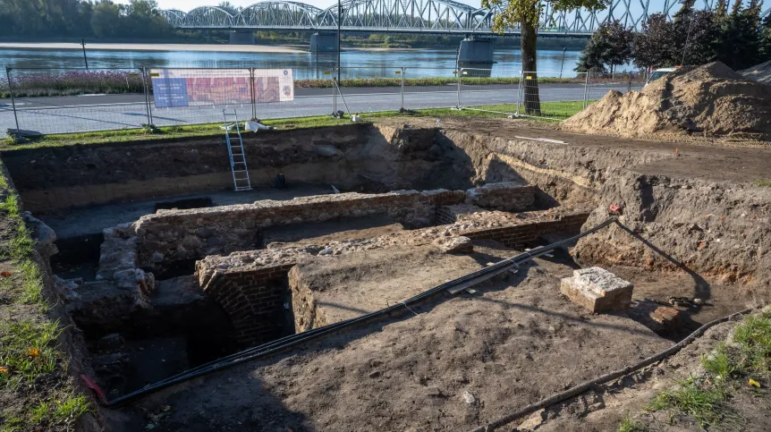 Toruń, 18.10.2024. Badania archeologiczne w kompleksie św. Ducha w Toruniu. PAP/Tytus Żmijewski