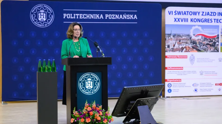 09.06.2025. Marszałek Senatu Małgorzata Kidawa-Błońska podczas VI Światowego Zjazdu Inżynierów Polskich i XXVIII Kongresu Techników Polskich pn. "Technika dla zdrowia i bezpieczeństwa", 9 bm. w Centrum Wykładowym Politechniki Poznańskiej w Poznaniu. (mr) PAP/Jakub Kaczmarczyk