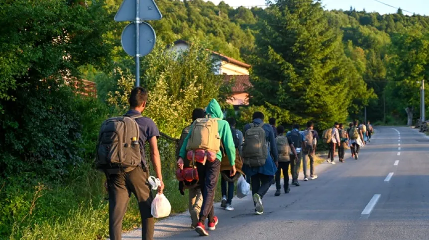 Uchodźcy próbujący dotrzeć do Europy Zachodniej; szlak bałkański, fot. Adobe Stock