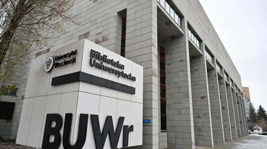 Wrocław, 26.11.2025. Gmach Bibilioteki Uniwersytetu Wrocławskiego, w którym odbyła się konferencja „Od Kaspra Elyana do cyberprzestrzeni. 550-lecie druku w języku polskim”, 26 bm. Organizatorami trzydniowej konferencji były: Uniwersytet Wrocławski, Papieski Wydział Teologiczny we Wrocławiu, Biblioteka Uniwersytetu Wrocławskiego i Zakład Narodowy im. Ossolińskich. PAP/Maciej Kulczyński 