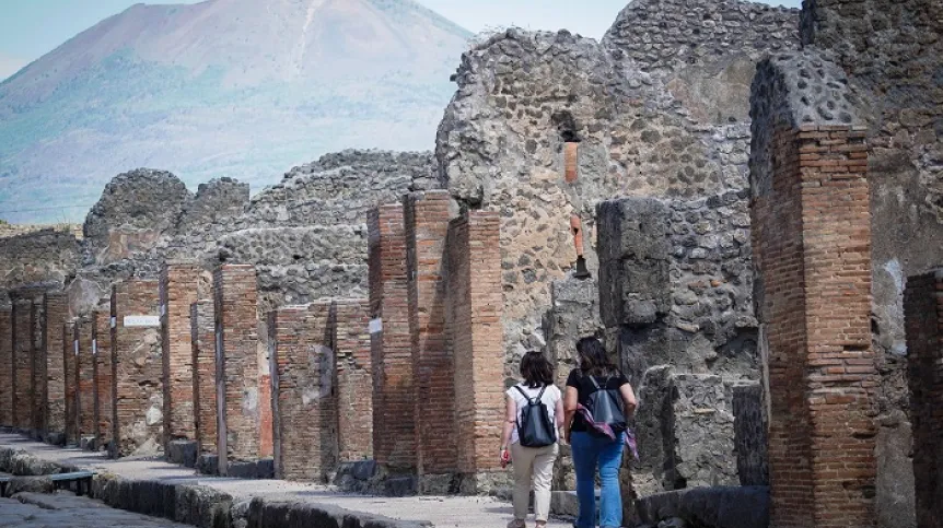 2020-05-26 Turyści w Pompejach. EPA/CESARE ABBATE Dostawca: PAP/EPA