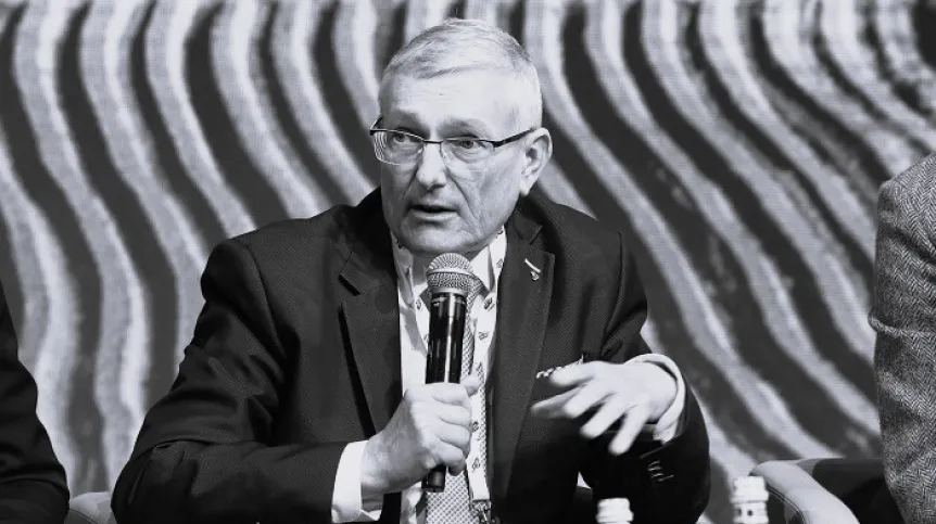 Poznań, 10.05.2025. Dziekan Wydziału Samochodów i Maszyn Roboczych Politechniki Warszawskiej prof. dr hab. inż. Piotr Przybyłowicz na Międzynarodowych Targach Poznańskich. PAP/Lech Muszyński