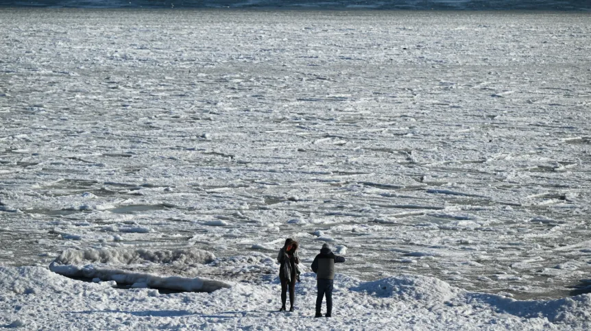  Gdynia, 03.02.2026. Zamarznięte morze w Gdyni Orłowie.  PAP/Adam Warżawa