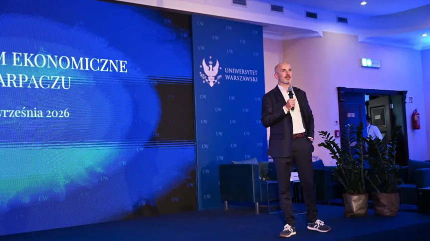 Karpacz, 08.09.2026. Prezes Fundacji Nauka Tomasz Rożek podczas wystąpienia "Od węgla do gwiazd. Centrum kosmiczne Wujek" w pierwszym dniu XXXV Forum Ekonomicznego w Karpaczu, 8 bm. Tegoroczna edycja forum odbywa się pod hasłem "Architektura nowego porządku – stabilność w czasach zmian".  PAP/Maciej Kulczyński