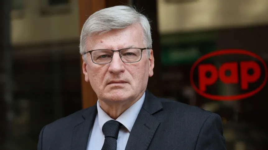07.10.2026. Prorektor ds. badań UW prof. dr hab. Zygmunt Lalak przed siedzibą Polskiej Agencji Prasowej w Warszawie, 7 bm. Zygmunt Lalak był gościem Studia PAP. PAP/Leszek Szymański