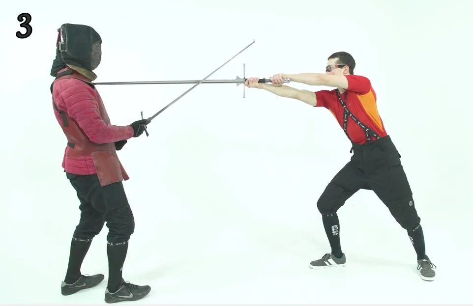  Ujęcia z filmu prezentującego wyniki rekonstrukcji techniki pchnięcia mieczem na podstawie wskazówek zawartych w tzw. Kodeksie Norymberskim (3227a) z przełomu XIV i XV wieku, archiwum prywatne M. Talagi