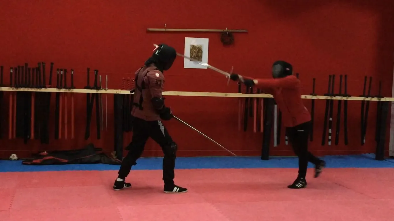 Zdjęcie z treningu technicznego poprzedzającego testowanie rekonstruowanych technik w walce eksperymentalnej,  archiwum prywatne M. Talagi 