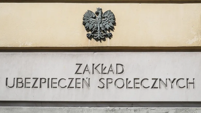 Warszawa, 09.05.2023. Zakład Ubezpieczeń Społecznych przy ulicy Senatorskiej w Warszawie, 9 bm. (az/awol) PAP/Albert Zawada