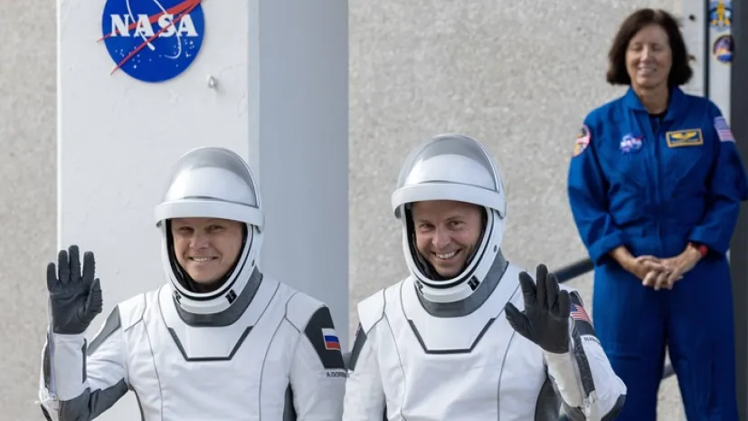 Astronauci Nick Hague i Aleksandr Gorbunov EPA/CRISTOBAL HERRERA-ULASHKEVICH Dostawca: PAP/EPA