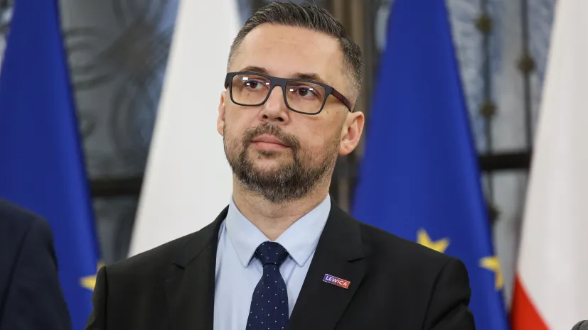 14.01.2025. Poseł Lewicy Marcin Kulasek podczas konferencji prasowej w sprawie ogłoszenia nowego kierownictwa w Ministerstwie Nauki i Szkolnictwa Wyższego, 14 bm. w Sejmie w Warszawie. Poseł Kulasek został zarekomendowany przez Lewicę na stanowisko nowego ministra nauki i szkolnictwa wyższego, a na jego zastępczynię Karolinę Zioło-Pużuk. (sko) PAP/Albert Zawada