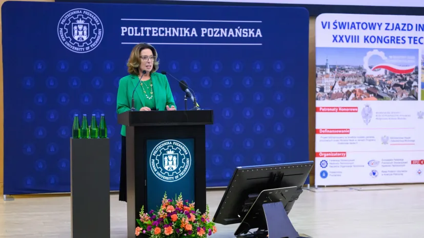 09.06.2025. Marszałek Senatu Małgorzata Kidawa-Błońska podczas VI Światowego Zjazdu Inżynierów Polskich i XXVIII Kongresu Techników Polskich pn. &quot;Technika dla zdrowia i bezpieczeństwa&quot;, 9 bm. w Centrum Wykładowym Politechniki Poznańskiej w Poznaniu. (mr) PAP/Jakub Kaczmarczyk