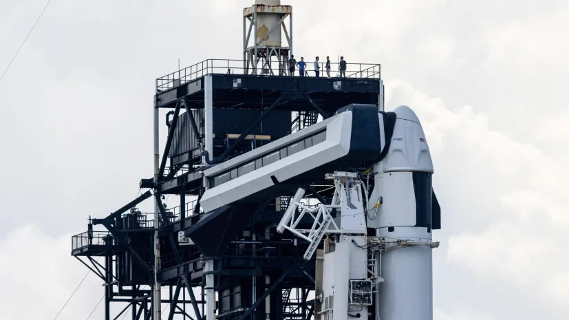 1.06.2025. Rakieta Falcon 9 na stanowisku SLC 39A w Centrum Kosmicznym Johna F. Kennedy’ego na przylądku Canaveral w amerykańskim stanie Floryda. PAP/Leszek Szymański