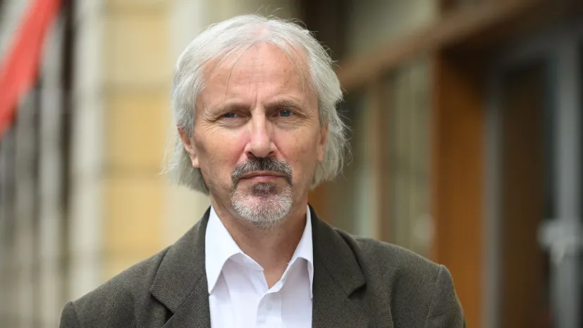 Warszawa, 23.07.2025. Politolog Rafał Chwedoruk przed siedzibą Polskiej Agencji Prasowej w Warszawie, 23 bm. Rafał Chwedoruk był gościem Studia PAP. (mr) PAP/Marcin Obara