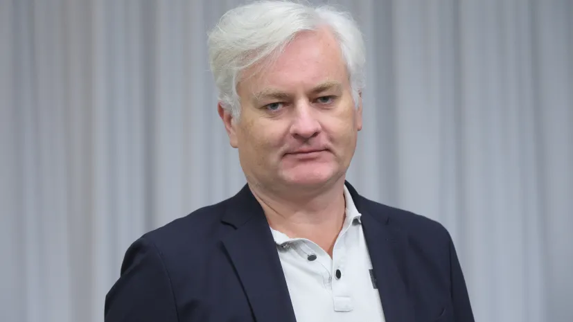 Warszawa, 22.10.2025. Na zdjęciu z 21 bm. informatyk, specjalista w dziedzinie AI prof. Piotr Sankowski w siedzibie Polskiej Agencji Prasowej w Warszawie. Piotr Sankowski był gościem Studia PAP.  PAP/Rafał Guz