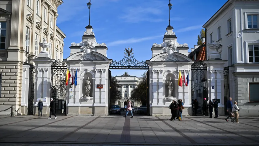 Warszawa, 05.11.2025. Brama Główna Uniwersytetu Warszawskiego. PAP/Przemysław Piątkowski