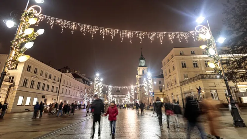 Warszawa, 20.12.2025. Tłumy warszawiaków na Trakcie Królewskim w Warszawie, 20 bm. (sp/mgut) PAP/Szymon Pulcyn