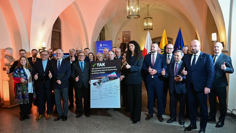14.01.2026. Uczestnicy konferencji "Czy Dolny Śląsk będzie miał Centrum Technologiczne Europejskiej Agencji Kosmicznej?" w Starym Ratuszu we Wrocławiu, 14 bm. Podczas wydarzenia został podpisany list intencyjny będący aplikacją regionu do Europejskiej Agencji Kosmicznej i premiera Donalda Tuska, zgłaszający kandydaturę Dolnego Śląska – ze stolicą we Wrocławiu – jako lokalizacji Centrum Technologicznego ESA w Polsce. PAP/Maciej Kulczyński