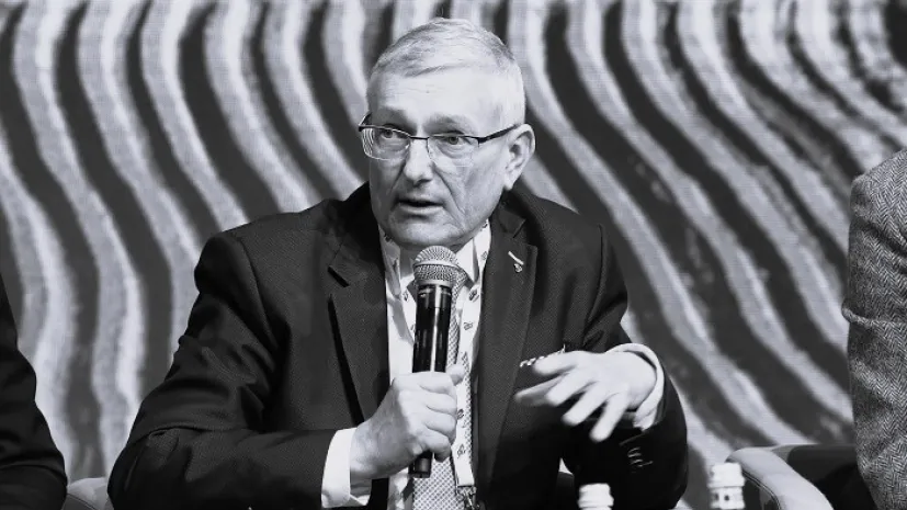 Poznań, 10.05.2025. Dziekan Wydziału Samochodów i Maszyn Roboczych Politechniki Warszawskiej prof. dr hab. inż. Piotr Przybyłowicz na Międzynarodowych Targach Poznańskich. PAP/Lech Muszyński