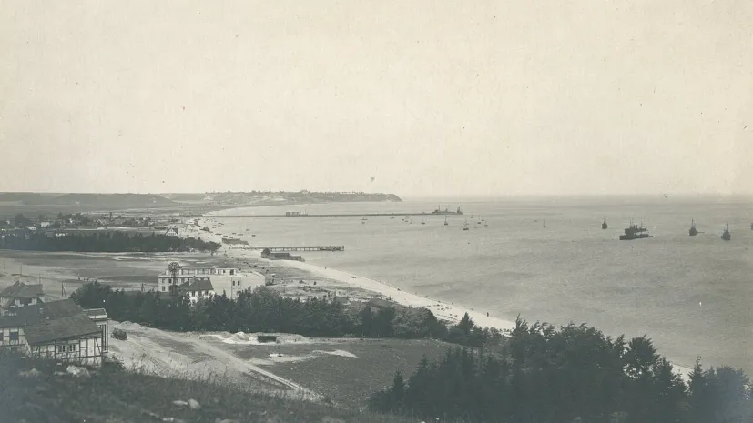 Brzeg morski w Gdyni, około 1925 roku. Źródło: Wikipedia/ domena publiczna