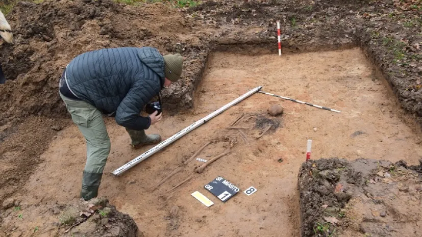 Stare miasto - odkrycie cmentarzyska. Źródło: Instytut Archeologii UG