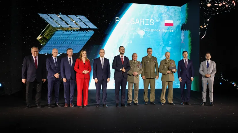Warszawa, 15.05.2026. Uroczystość przekazania przez firmę ICEYE Siłom Zbrojnym RP satelitarnego systemu rozpoznania radarowego MikroSAR, 15 bm. w Muzeum Wojska Polskiego na Cytadeli Warszawskiej. PAP/Albert Zawada