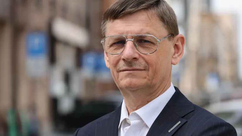 Warszawa, 18.05.2026. Na zdjęciu z 15 bm. dyrektor ds. międzynarodowych w Creotech Instruments SA, były prezes Polskiej Agencji Kosmicznej (POLSA) prof. Grzegorz Wrochna przed siedzibą Polskiej Agencji Prasowej w Warszawie. Grzegorz Wrochna był gościem Studia PAP. (amb) PAP/Albert Zawada