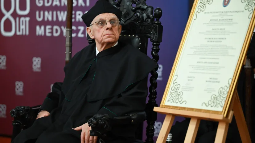 Gdańsk, 16.06.2026. Prof. dr hab. Piotr Szefer odebrał tytuł Honorowego Profesora Gdańskiego Uniwersytetu Medycznego, 16 bm. w Atheneum Gedanense Novum w Gdańsku. (aldg) PAP/Adam Warżawa