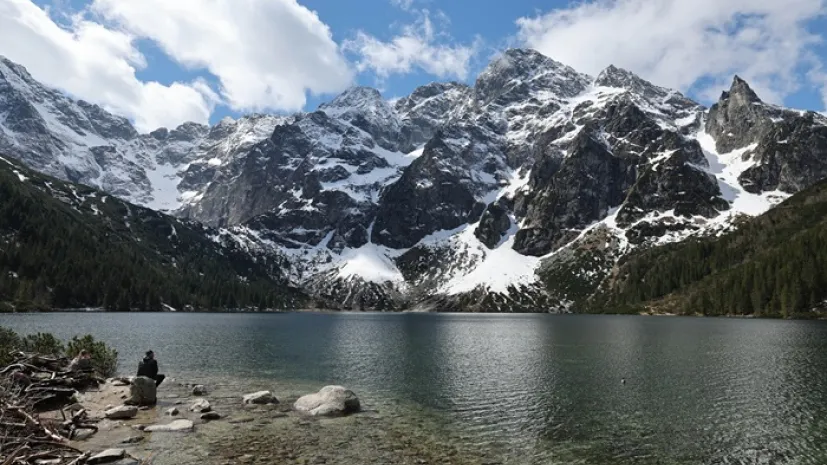 Śnieg w rejonie Morskiego Oka w Zakopanem (sko) PAP/Grzegorz Momot