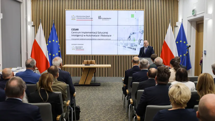 , 15.09.2026. Wiceminister nauki i szkolnictwa wyższego Marek Gzik podczas uroczystości podpisania porozumienia o utworzeniu Centrum Implementacji Sztucznej Inteligencji w Automatyce i Robotyce, 15 bm. w Warszawie. PAP/Albert Zawada