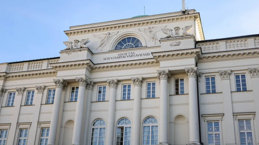 Warszawa, 13.11.2025. Siedziba Polskiej Akademii Nauk oraz Towarzystwa Naukowego w Pałacu Staszica w Warszawie. PAP/ Albert Zawada