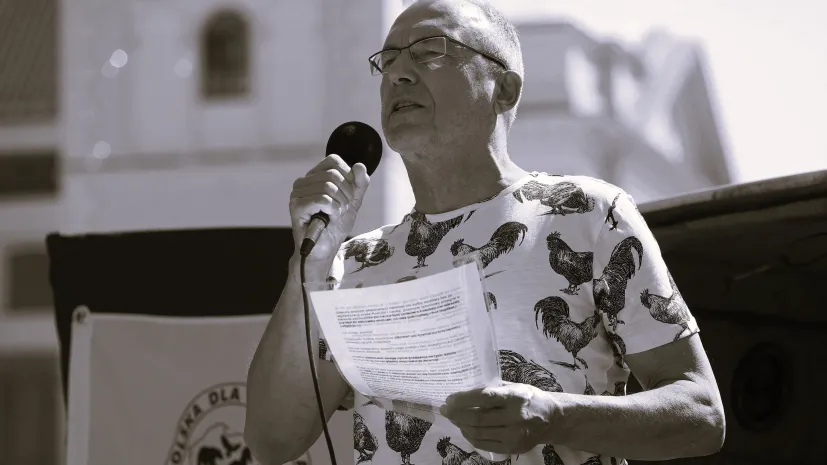 Warszawa, 24.08.2019. Prof. Andrzej Elżanowski przemawia po zakończonym Marszu na Rzecz Praw Zwierząt. PAP/Paweł Supernak